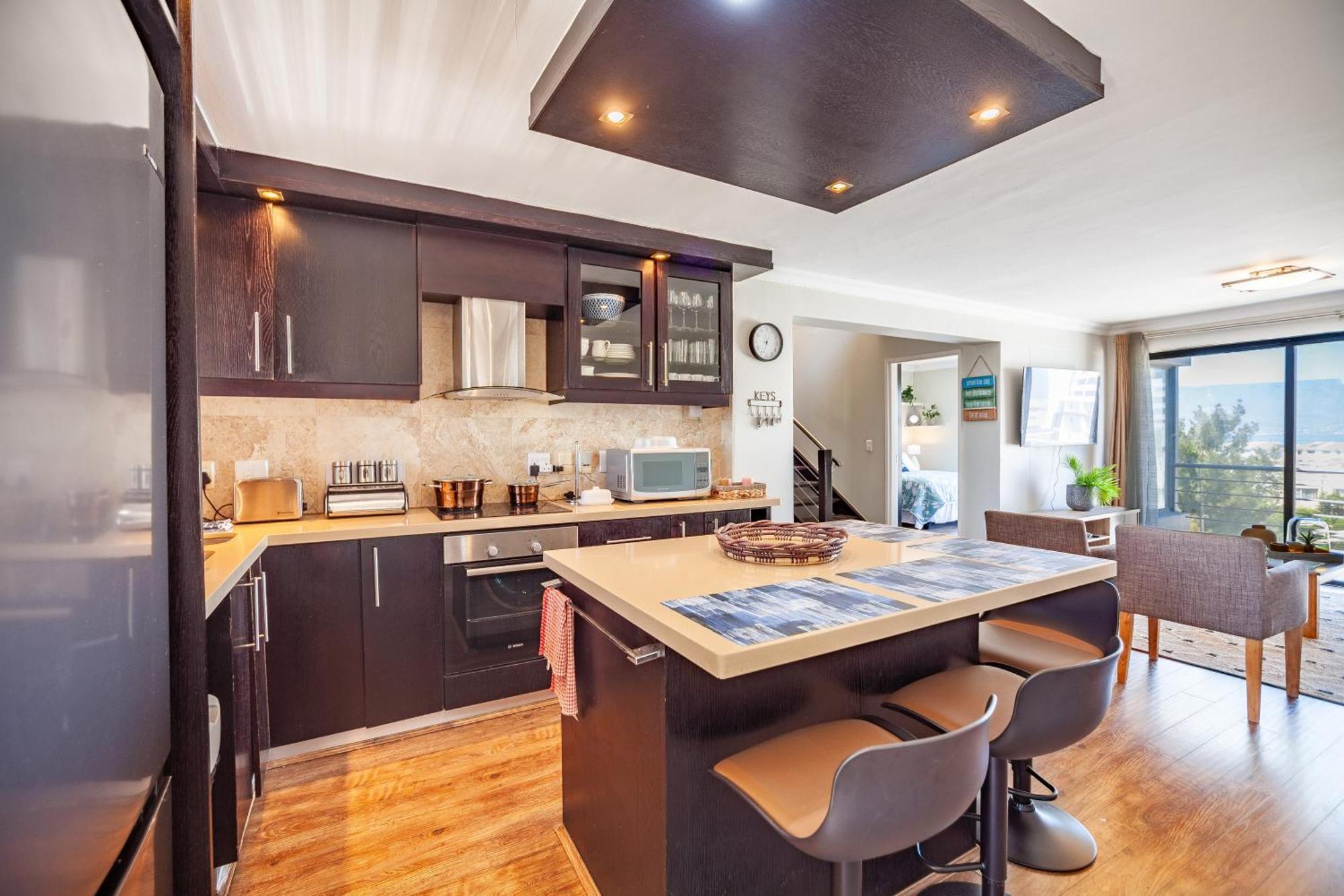 Luxury 3 Bedroom Duplex Penthouse With Communal Swimming Pool Kapstadt