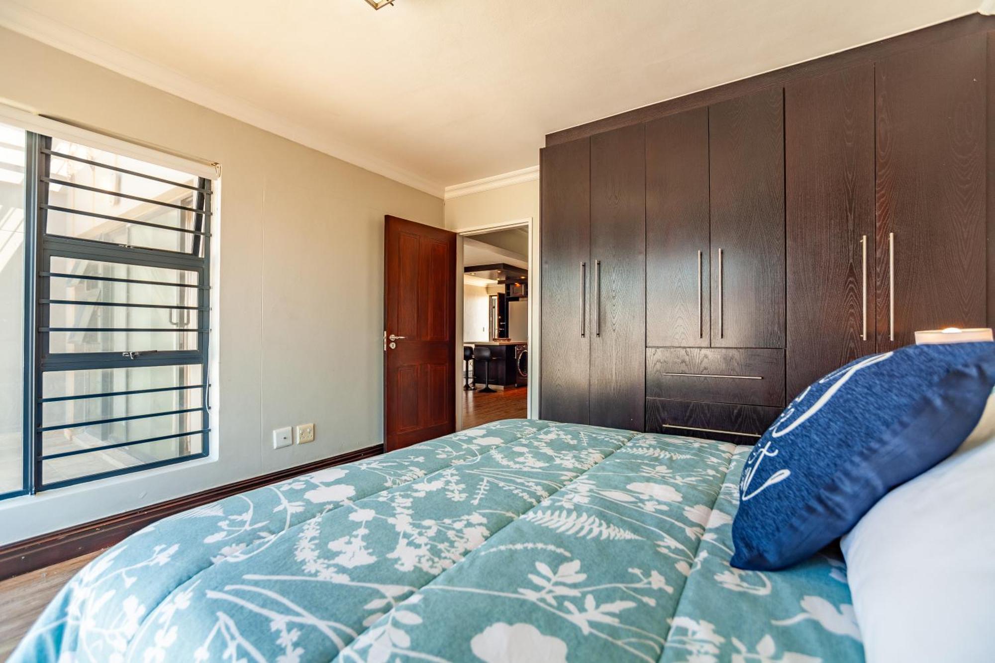 Luxury 3 Bedroom Duplex Penthouse With Communal Swimming Pool * Kapstadt