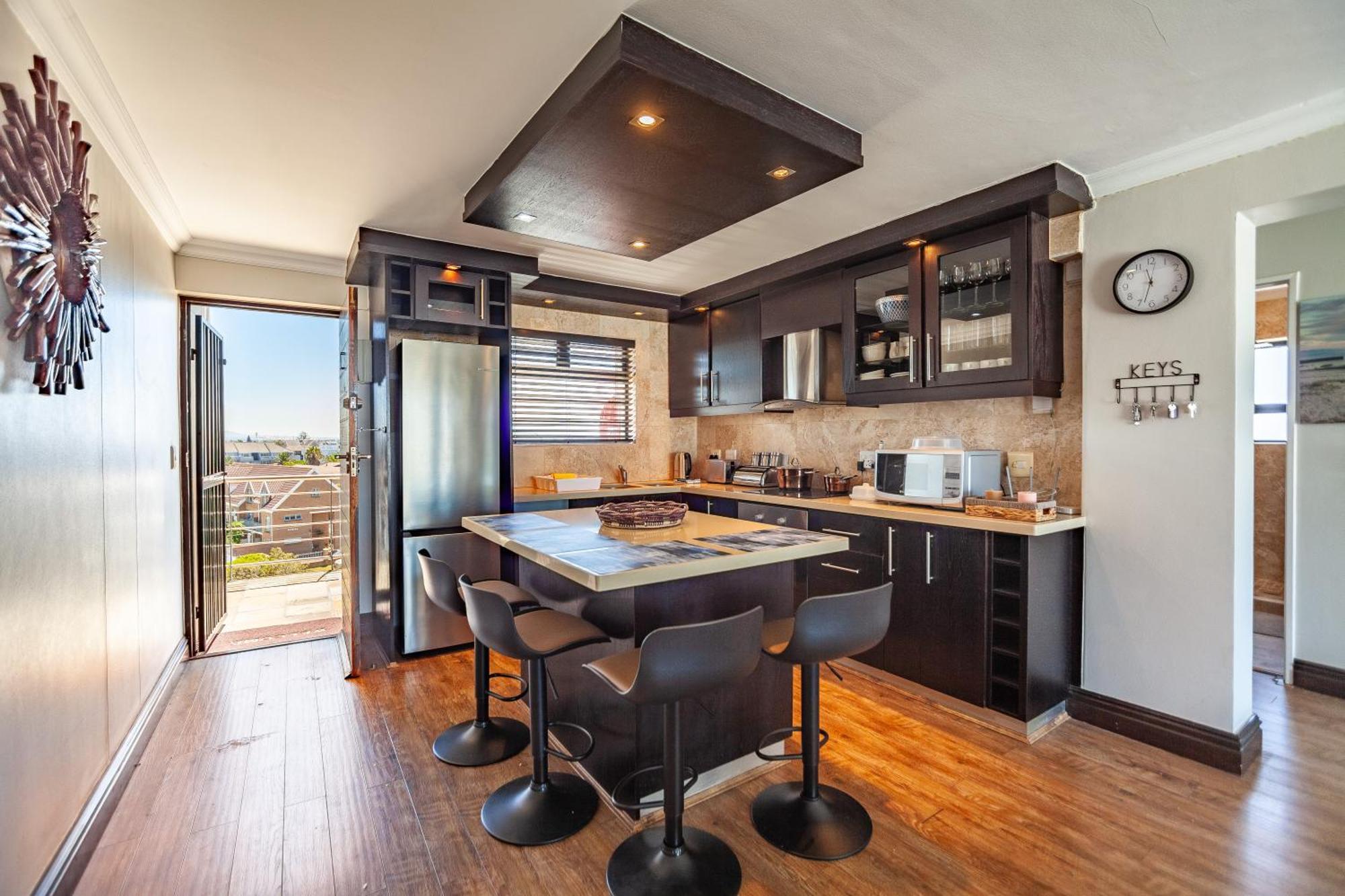 Luxury 3 Bedroom Duplex Penthouse With Communal Swimming Pool *