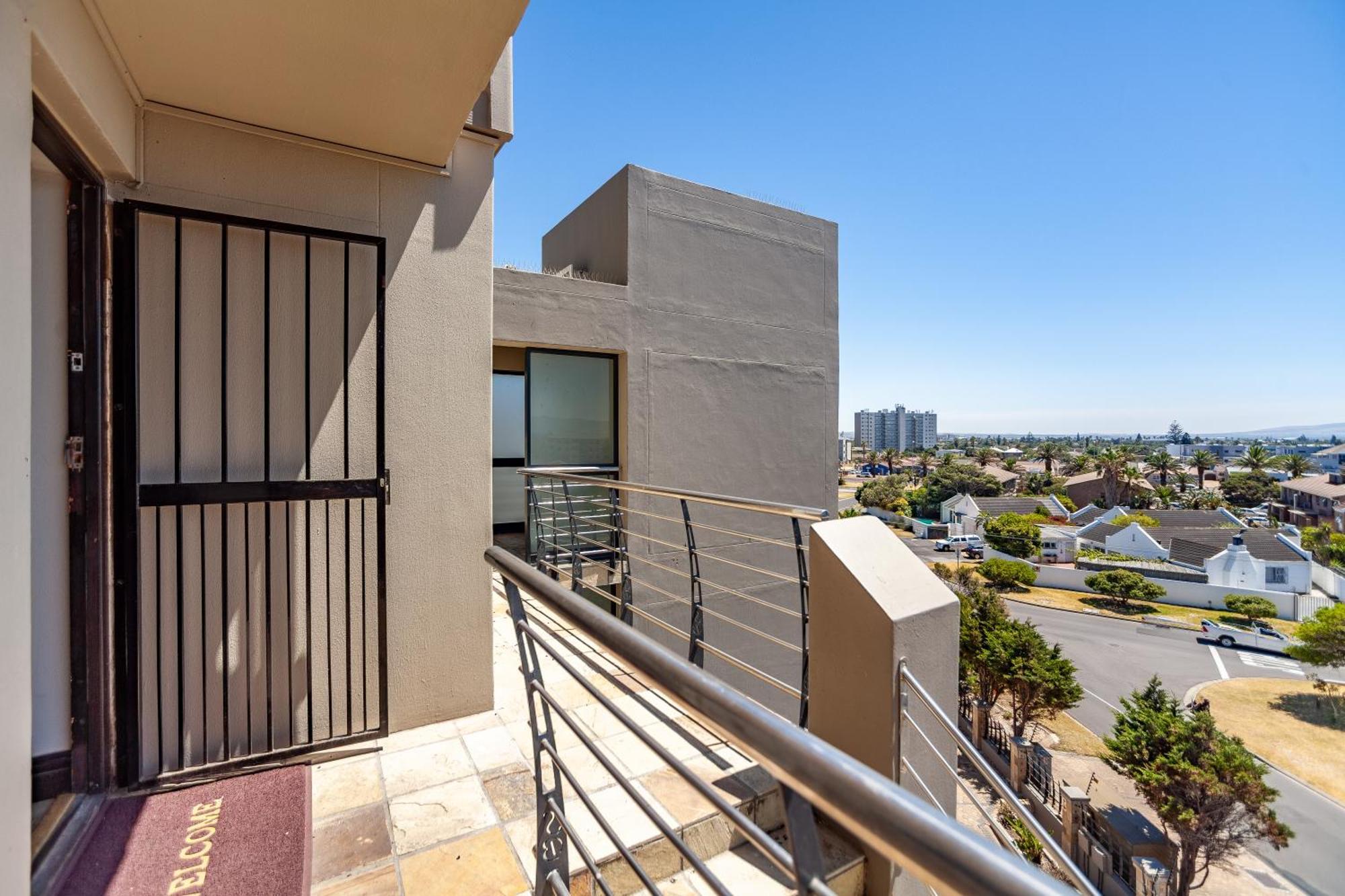 Luxury 3 Bedroom Duplex Penthouse With Communal Swimming Pool * Kapstadt