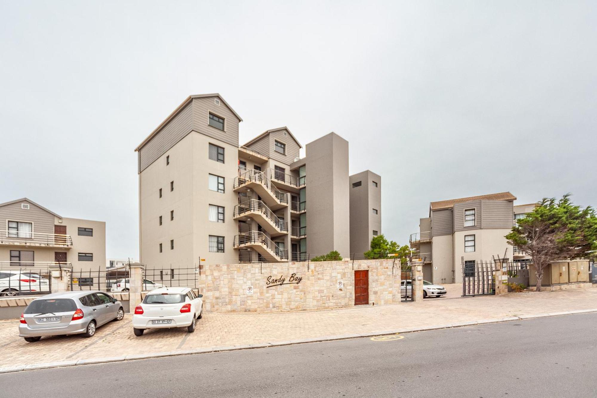 Apartment Luxury 3 Bedroom Duplex Penthouse With Communal Swimming Pool *