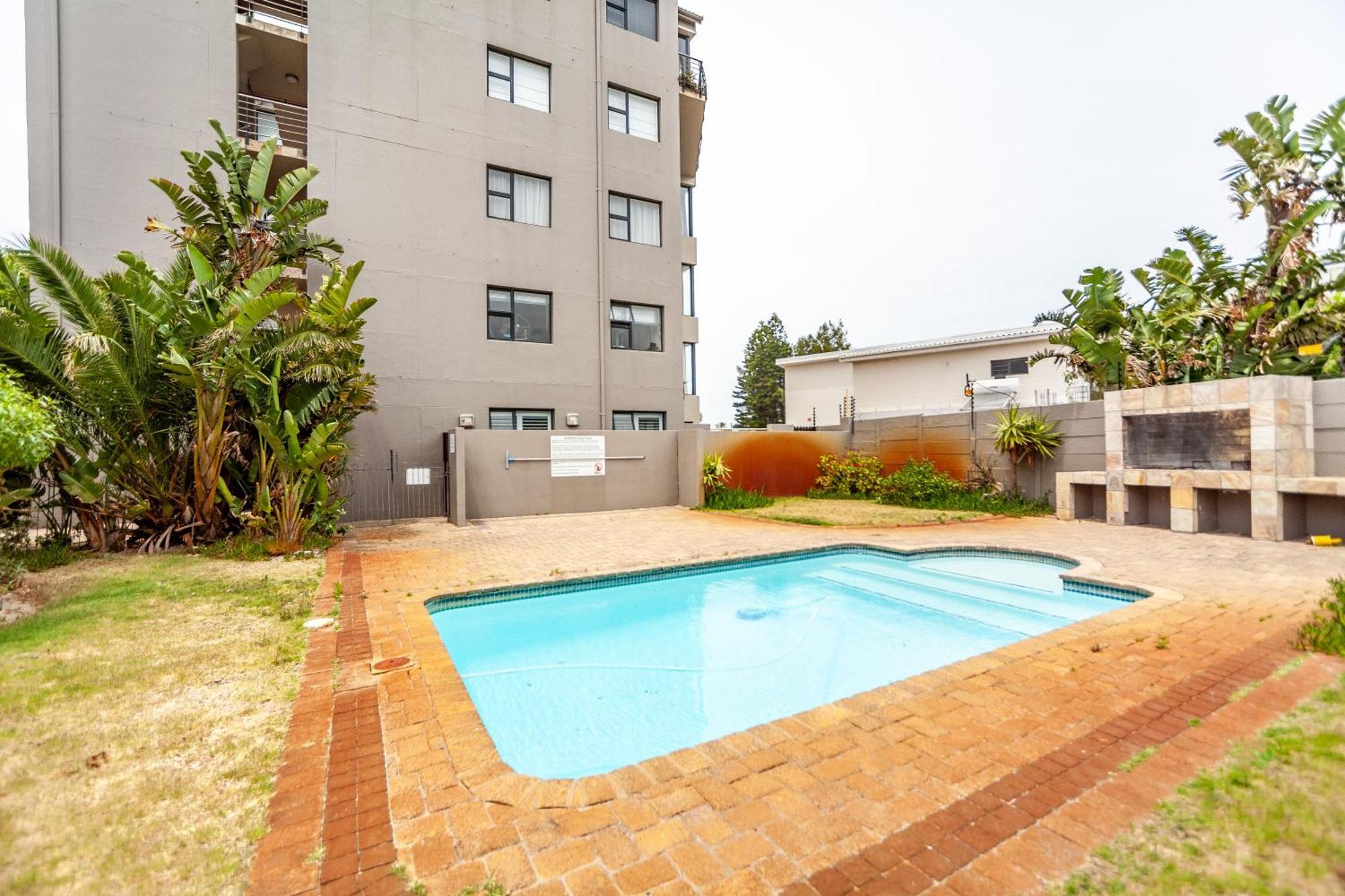 Apartment Luxury 3 Bedroom Duplex Penthouse With Communal Swimming Pool *
