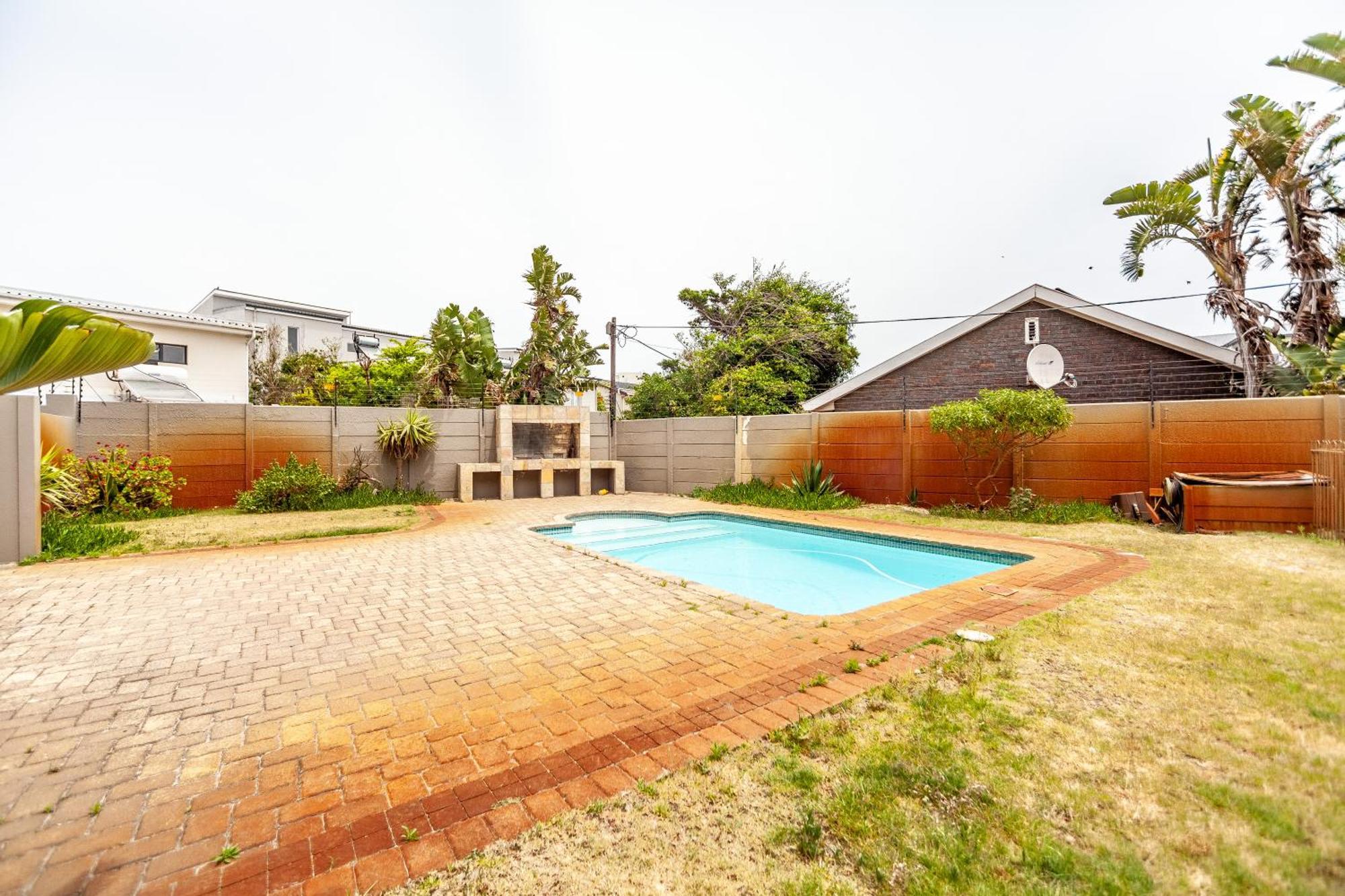 Luxury 3 Bedroom Duplex Penthouse With Communal Swimming Pool Apartment *