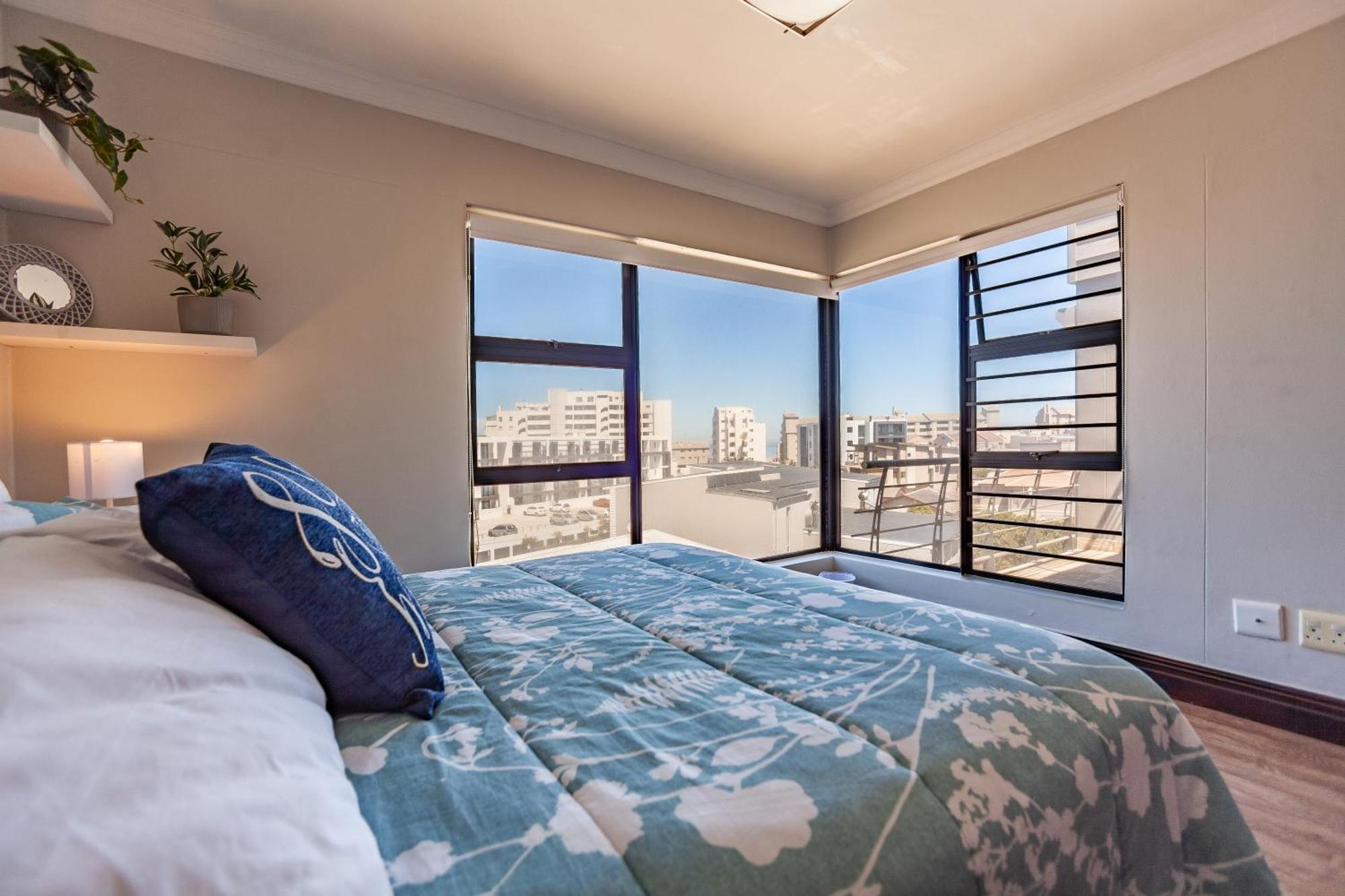 Apartment Luxury 3 Bedroom Duplex Penthouse With Communal Swimming Pool *