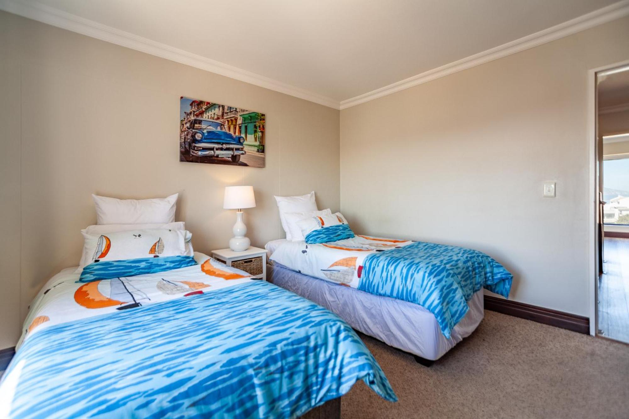 Luxury 3 Bedroom Duplex Penthouse With Communal Swimming Pool Apartment *