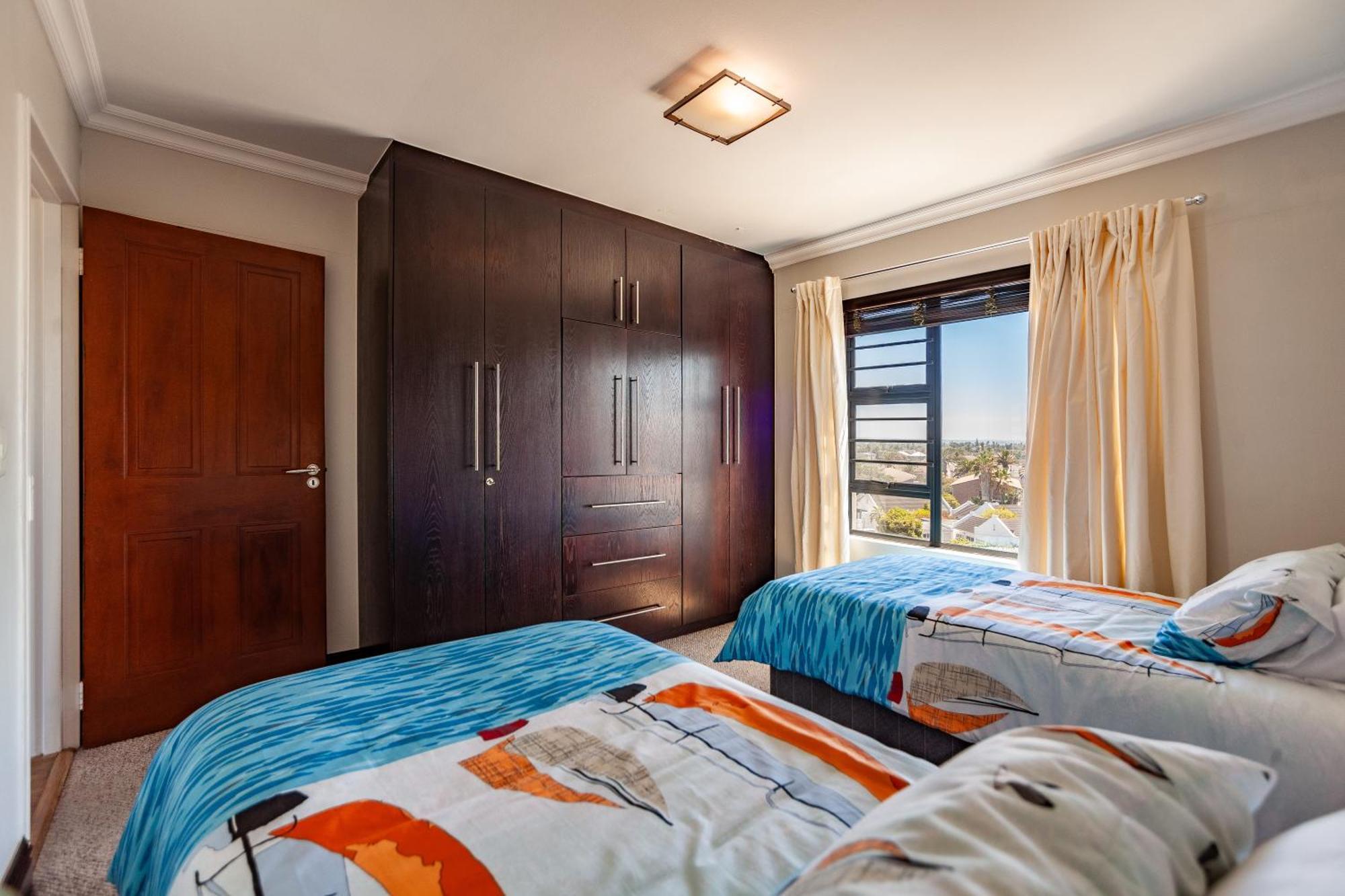 Apartment Luxury 3 Bedroom Duplex Penthouse With Communal Swimming Pool Kapstadt
