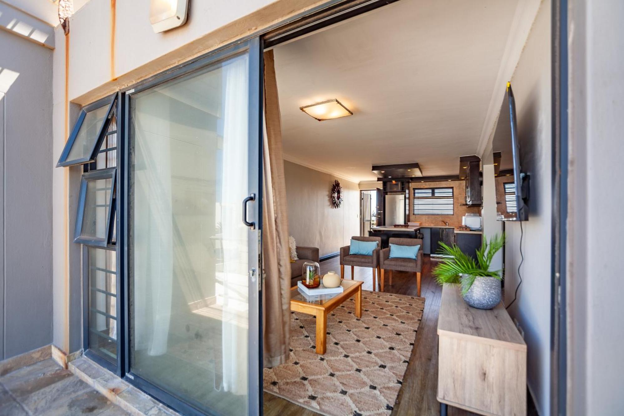Apartment Luxury 3 Bedroom Duplex Penthouse With Communal Swimming Pool Kapstadt