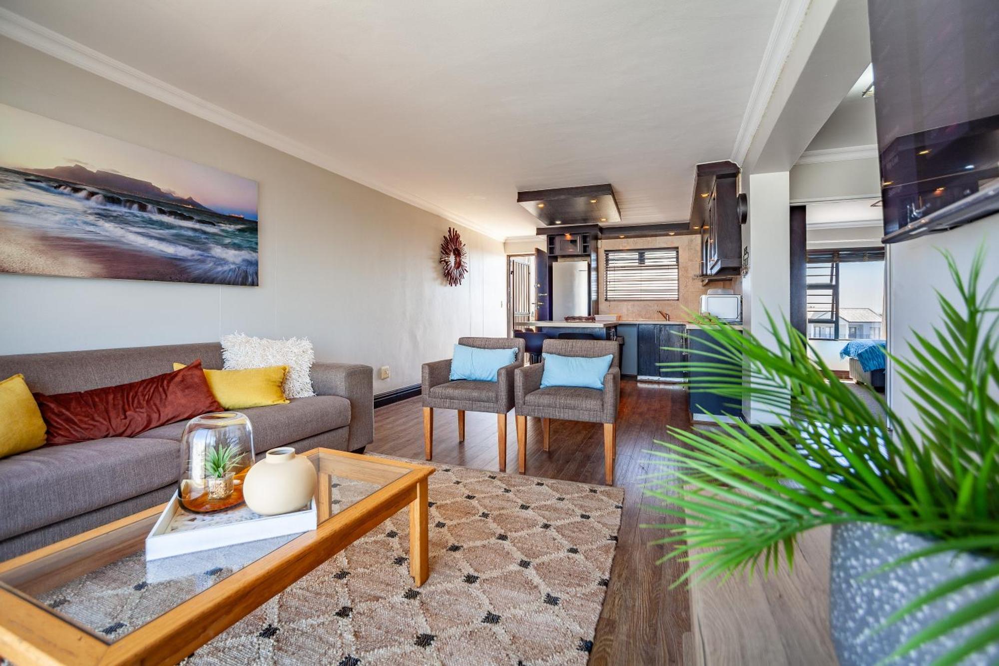 Luxury 3 Bedroom Duplex Penthouse With Communal Swimming Pool Kapstadt