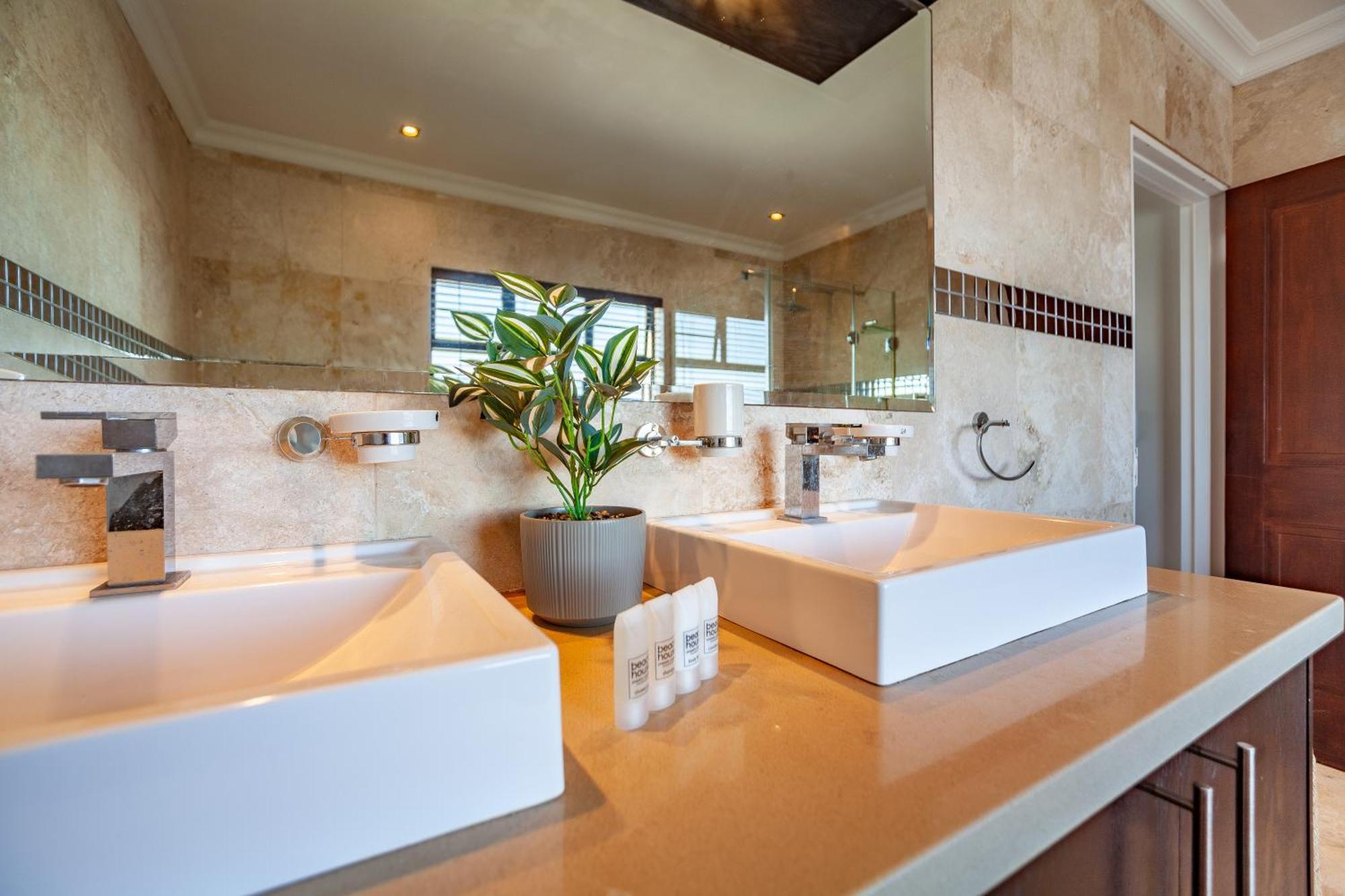 Luxury 3 Bedroom Duplex Penthouse With Communal Swimming Pool Apartment Kapstadt