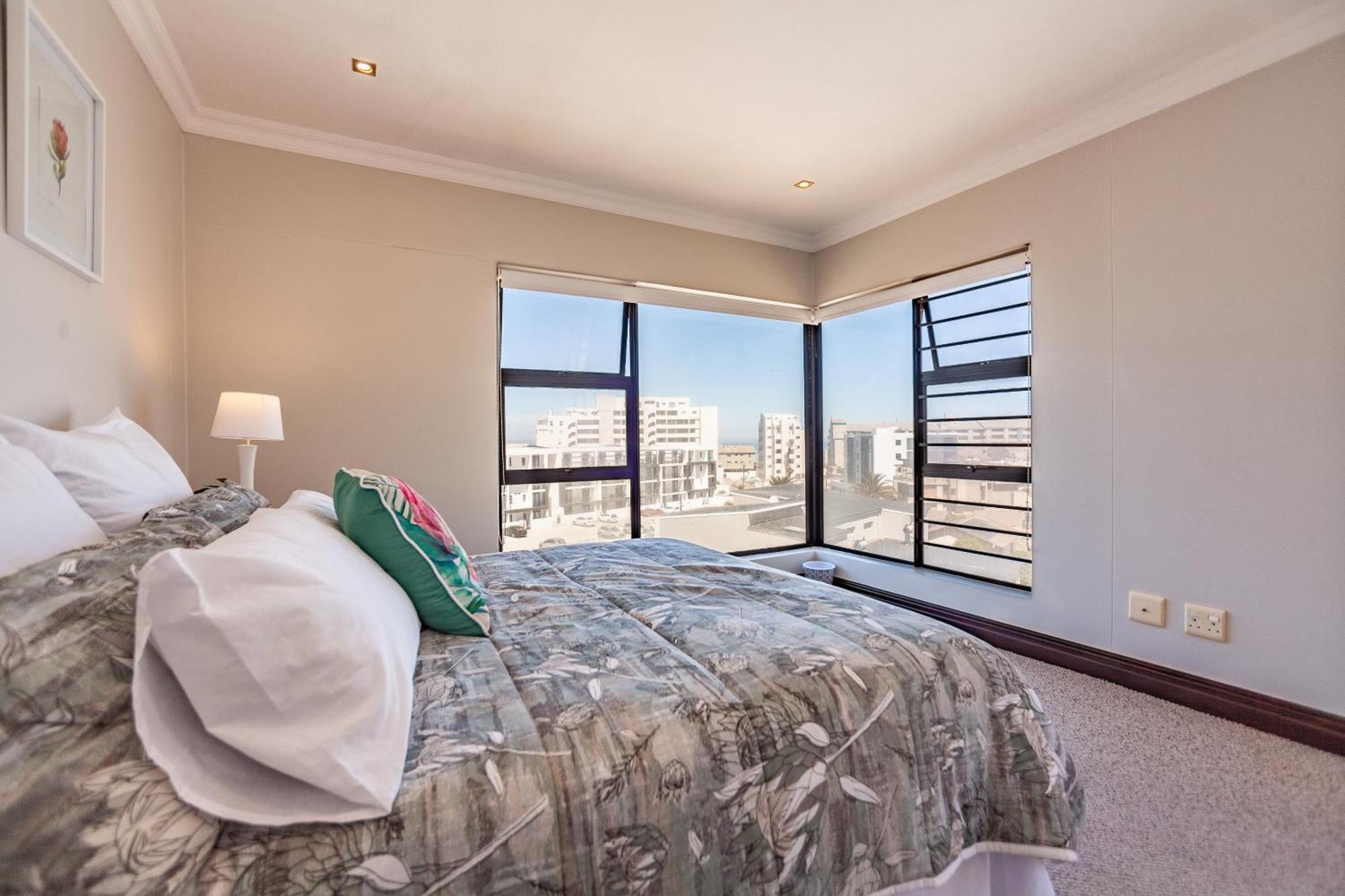 Apartment Luxury 3 Bedroom Duplex Penthouse With Communal Swimming Pool *