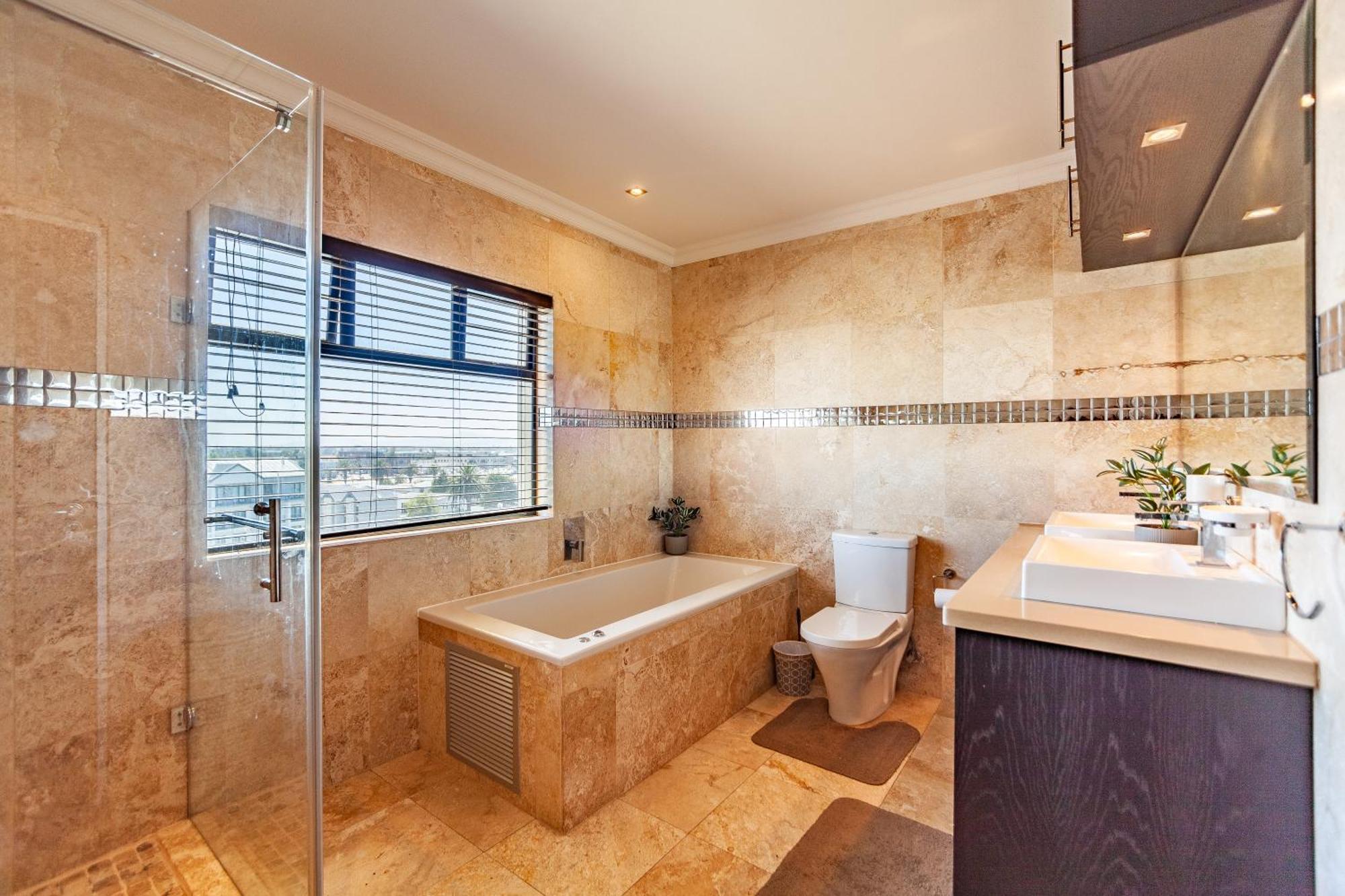 Luxury 3 Bedroom Duplex Penthouse With Communal Swimming Pool Apartment *