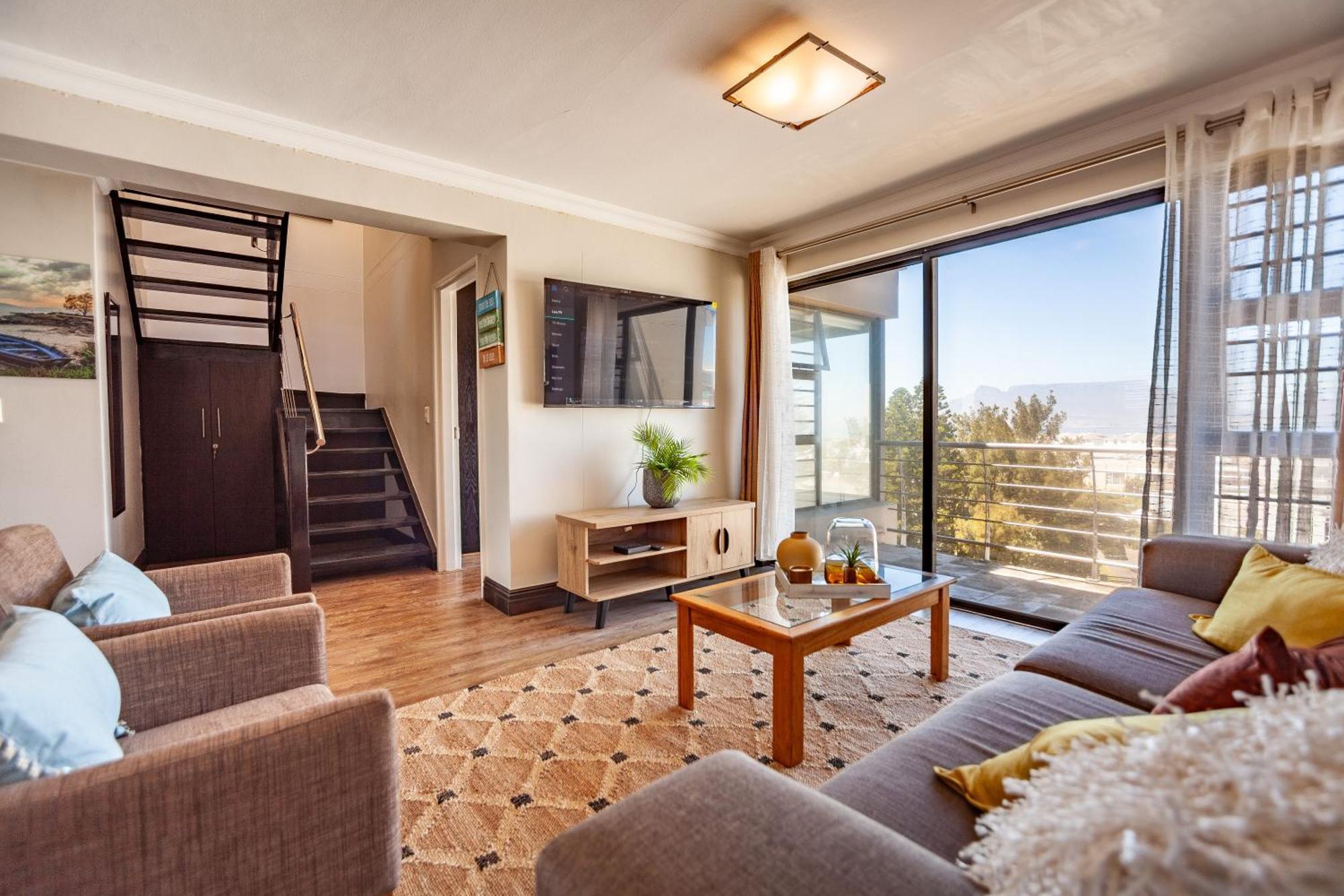 Apartment Luxury 3 Bedroom Duplex Penthouse With Communal Swimming Pool Kapstadt