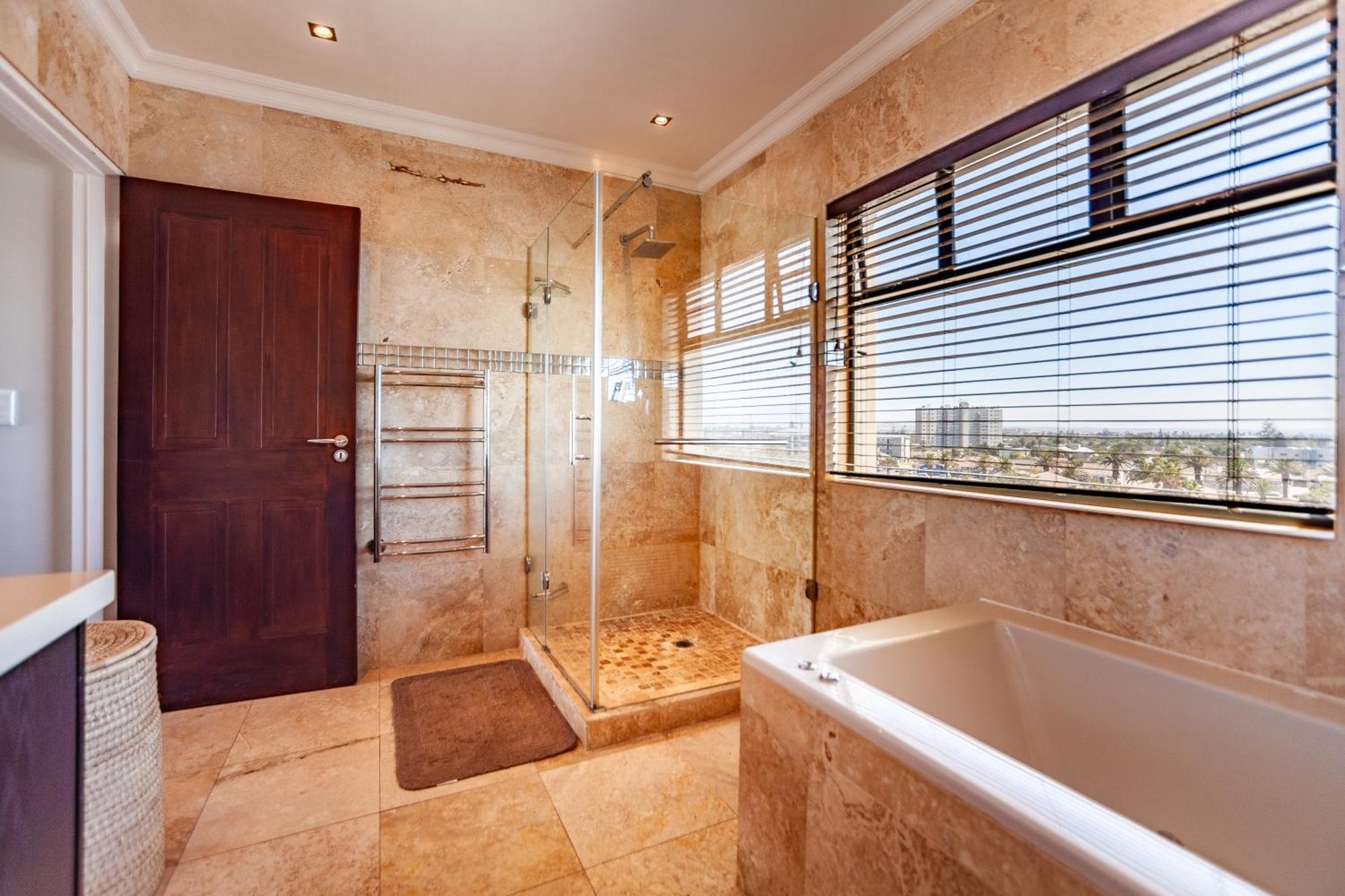 Apartment Luxury 3 Bedroom Duplex Penthouse With Communal Swimming Pool *