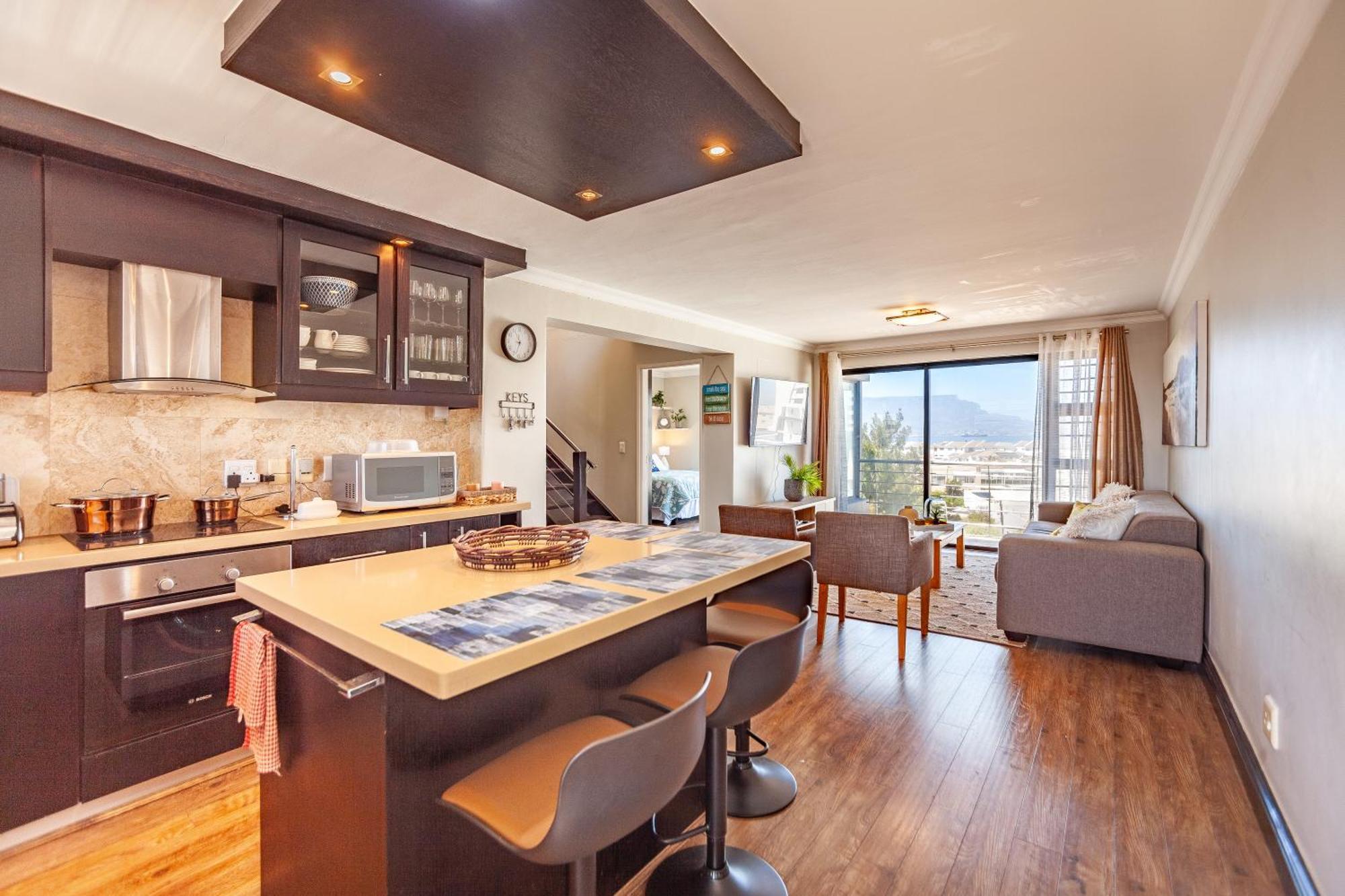Luxury 3 Bedroom Duplex Penthouse With Communal Swimming Pool Apartment *