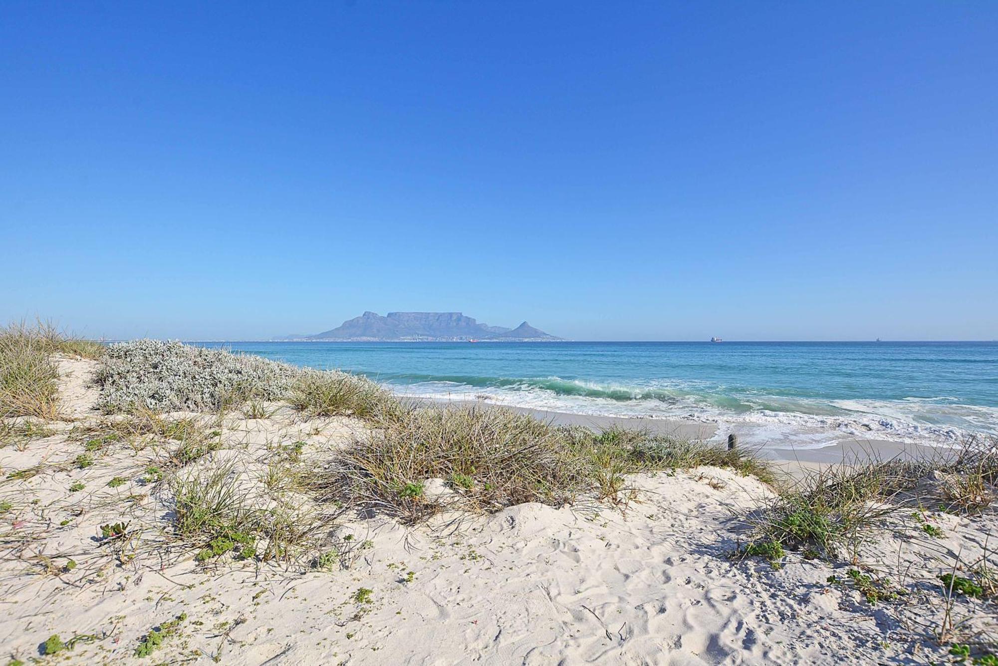 Luxury 3 Bedroom Duplex Penthouse With Communal Swimming Pool Apartment *