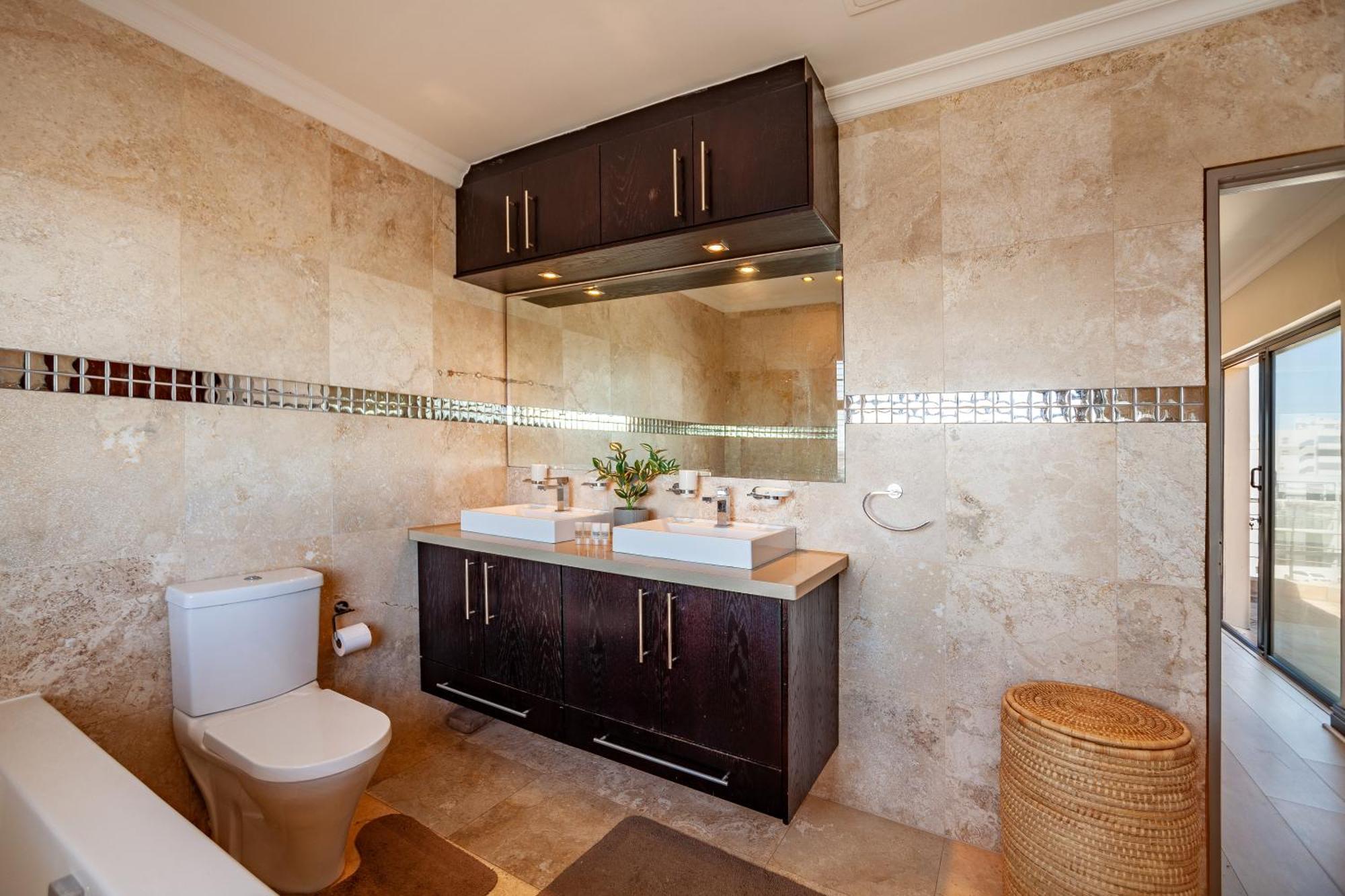 Luxury 3 Bedroom Duplex Penthouse With Communal Swimming Pool * Kapstadt