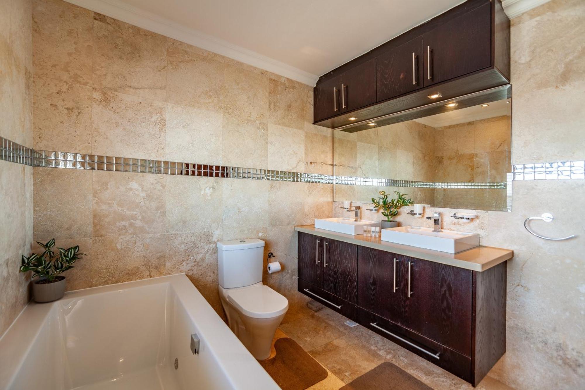 Luxury 3 Bedroom Duplex Penthouse With Communal Swimming Pool *
