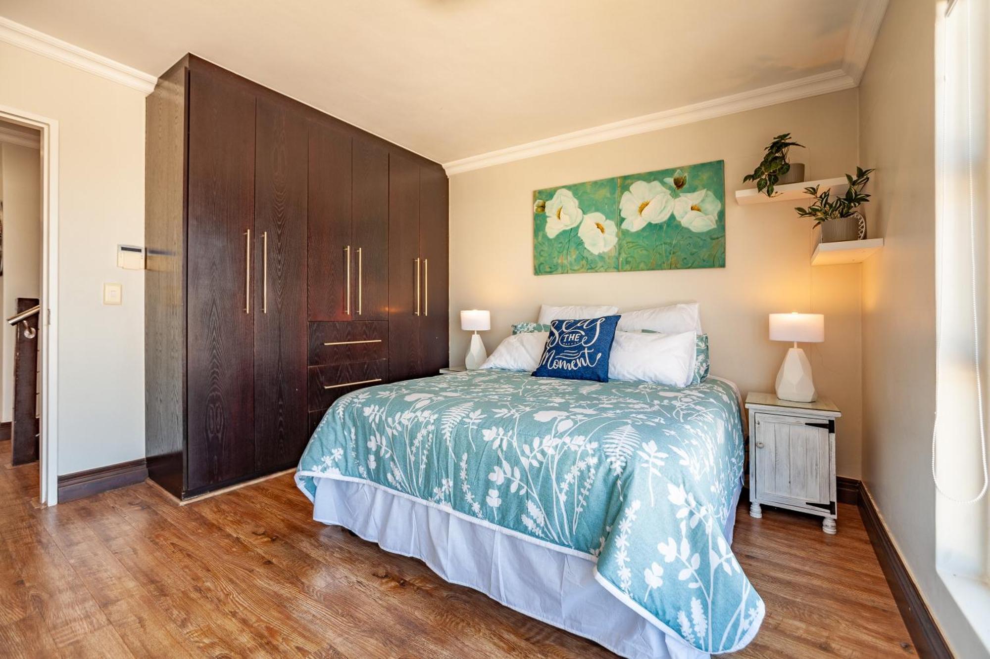 Luxury 3 Bedroom Duplex Penthouse With Communal Swimming Pool *